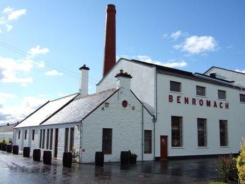 benromach_distillery_building_t_cp.