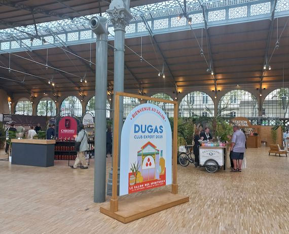 Dugas 2025 1 entree Salon