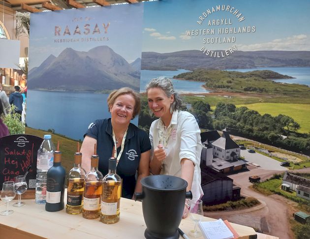 Antonia et Jenny AD Salon Dugas 2024.r